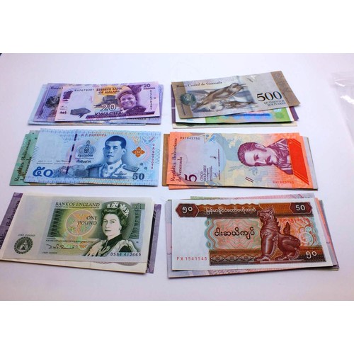 423 - 30 VARIOUS GB AND WORLD BANKNOTES