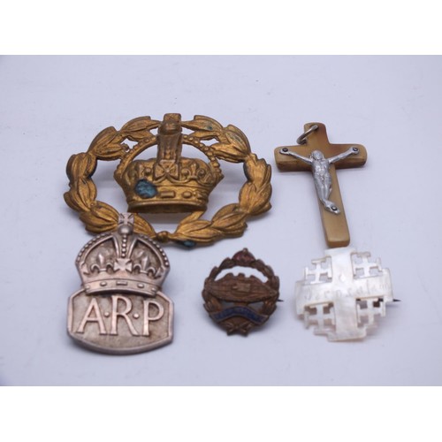 432 - FEAR NAUGHT TANK SWEETHEART BADGE, SILVER A.R.P etc