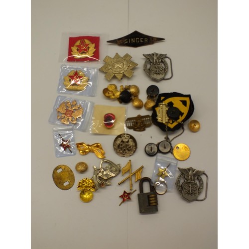 434 - TUB OF VARIOUS BADGES ETC