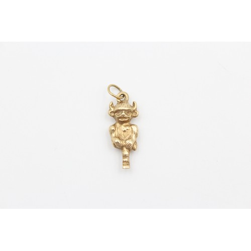 61 - 9ct cross legged imp charm (2.8g)