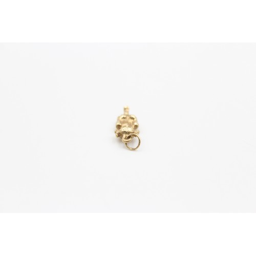 61 - 9ct cross legged imp charm (2.8g)