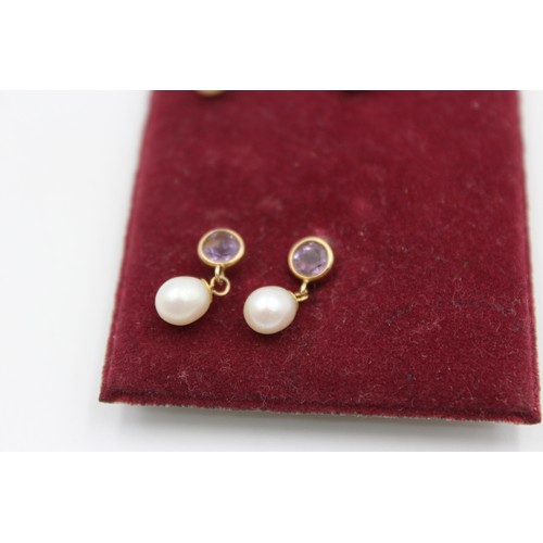 62 - 2 x 9ct pearl and gemstone drop earrings (2.3g)