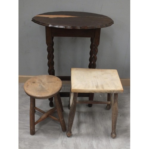 600 - TWO VINTAGE STOOLS PLUS BARLEY TWIST TABLE