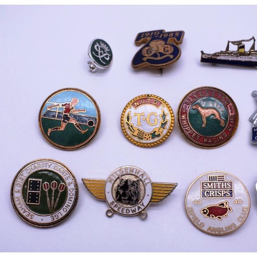 311 - 16 ENAMEL BADGES INCLUDES ROBERTSONS, BUTLINS, SPEEDWAY ETC