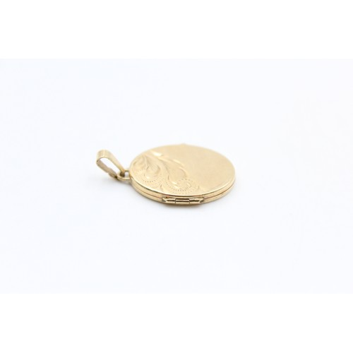 73 - 9ct Gold oval locket with engraved design (2.7g)