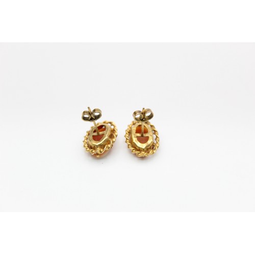 56 - 9ct Gold shell cameo stud earrings (3g)