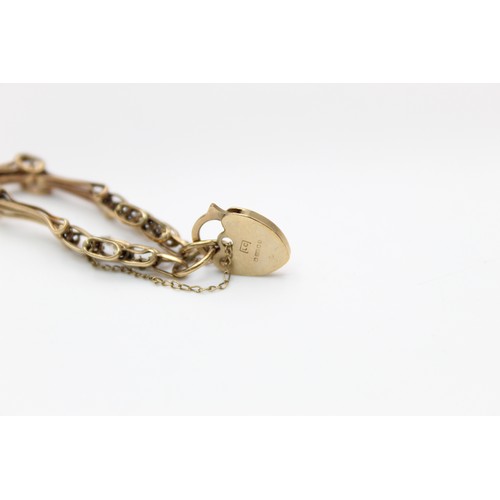 50 - 9ct Gold gate bracelet with heart padlock (5.1g)