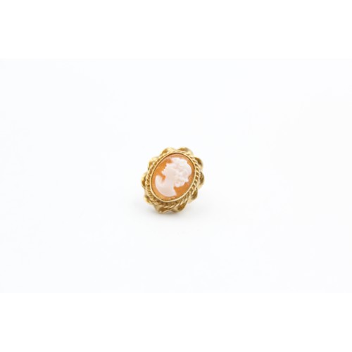 83 - 9ct Gold framed shell cameo earrings (2.6g)