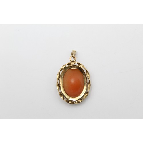 86 - 14ct Gold framed shell cameo pendant (2.4g)