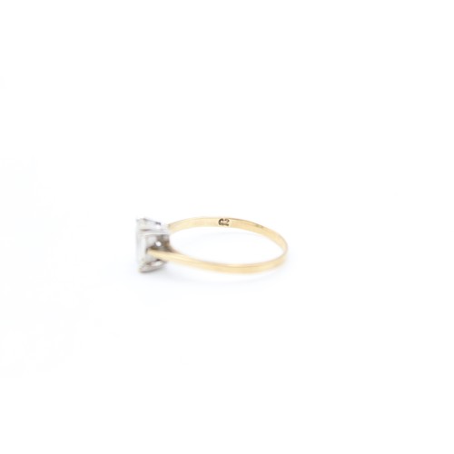 100 - 9ct Gold gemstone detail solitaire ring (1.5g) size P