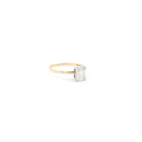 100 - 9ct Gold gemstone detail solitaire ring (1.5g) size P