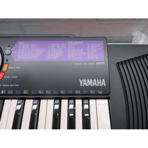 425 - YAMAHA KEYBOARD