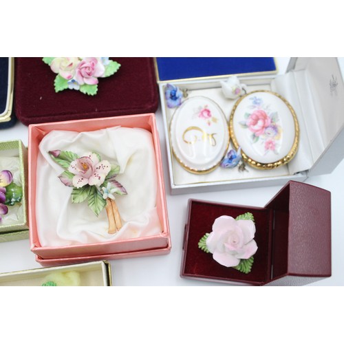 204 - Joblot of vintage bone china jewelery includes brooches etc