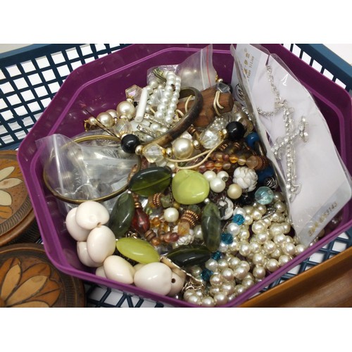 406 - TRAY OF COLLECTABLES INCLUDES TREEN ITEMS, JEWELERY, SIGNS AND SATSUMA WARE