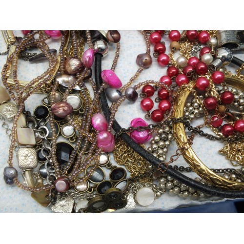 416 - TRAY OF COSTUME JEWELLERY INCLUDES BRACELETS AND NECKLACES