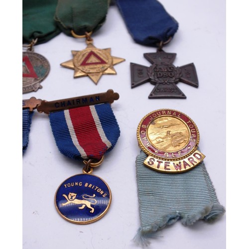 421 - 9 VINTAGE MEDALS AND BADGES