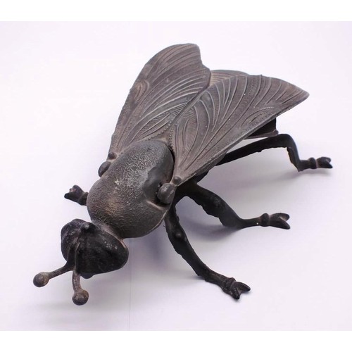 407 - VINTAGE LARGE METAL FLY HINGED ASHTRAY/TRINKET BOX