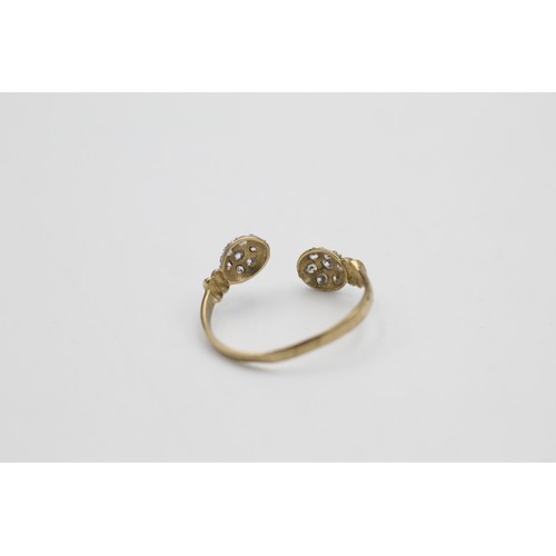 161 - 9ct gold gemstone torque ring (1.2g)