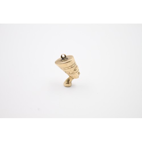 156 - 9ct gold Nefertiti charm (2.3g)