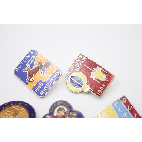 168 - 5 x Assorted Vintage BUTLINS Holiday Camp Badges Inc Enamel, Filey Etc