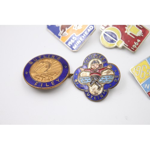 168 - 5 x Assorted Vintage BUTLINS Holiday Camp Badges Inc Enamel, Filey Etc