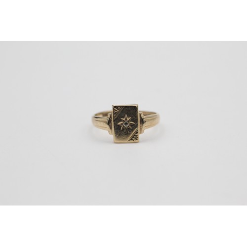 149 - Vintage 9ct gold engraved rectangle signet ring with burnish set gemstone (2.1g)