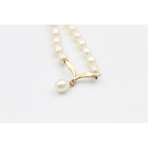 196 - 2 x 9ct Gold clasp pearl necklaces (30.3g)