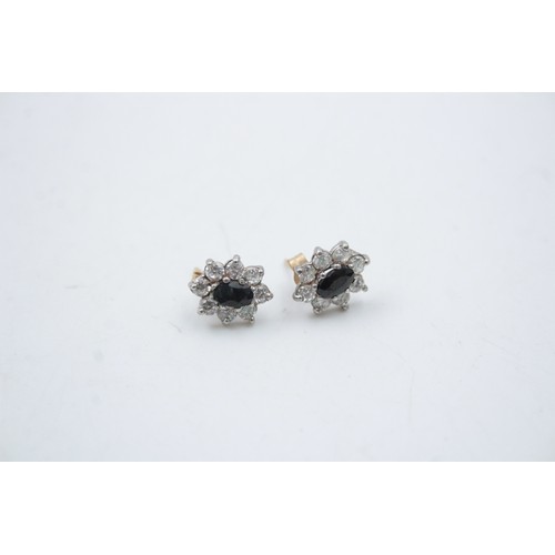 197 - 2 x 9ct Gold gemstone cluster stud earrings (2.8g)