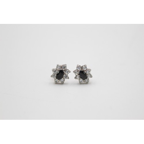 197 - 2 x 9ct Gold gemstone cluster stud earrings (2.8g)