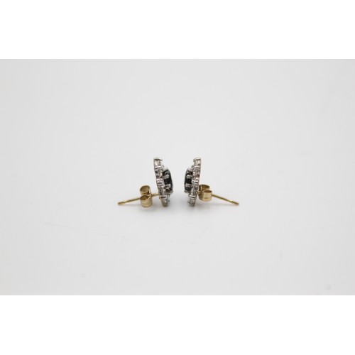 197 - 2 x 9ct Gold gemstone cluster stud earrings (2.8g)