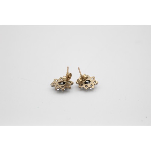 197 - 2 x 9ct Gold gemstone cluster stud earrings (2.8g)