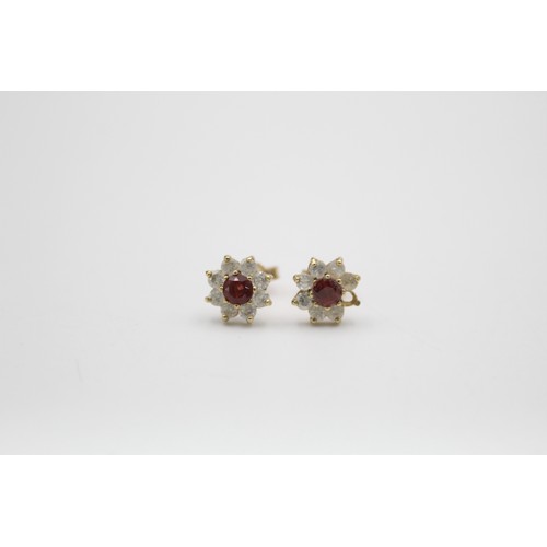 197 - 2 x 9ct Gold gemstone cluster stud earrings (2.8g)