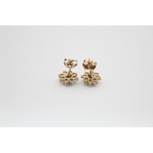 197 - 2 x 9ct Gold gemstone cluster stud earrings (2.8g)