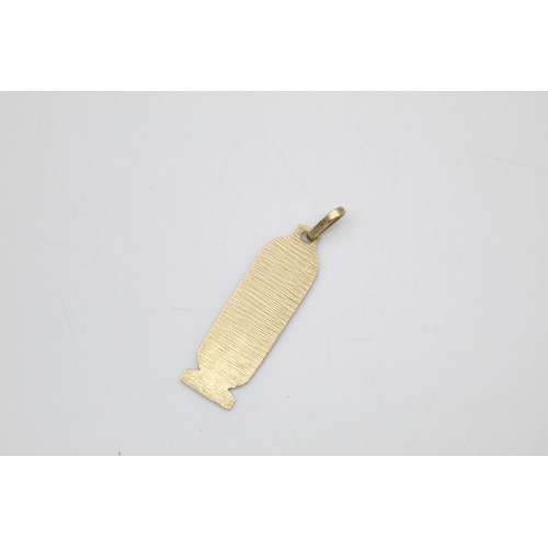 189 - 9ct gold egyptian revival pendant (1.4g)