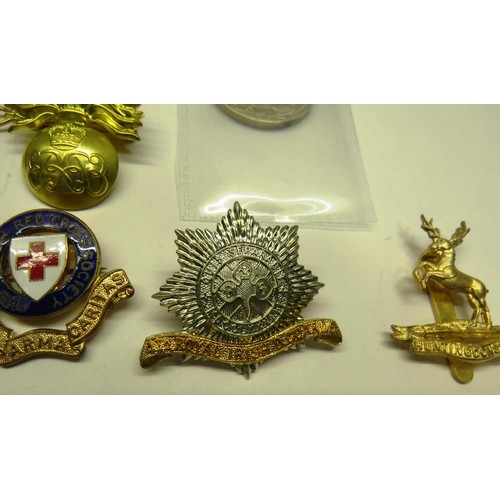 309 - COLLECTION OF MEDALS, BADGES AND BUTTONS