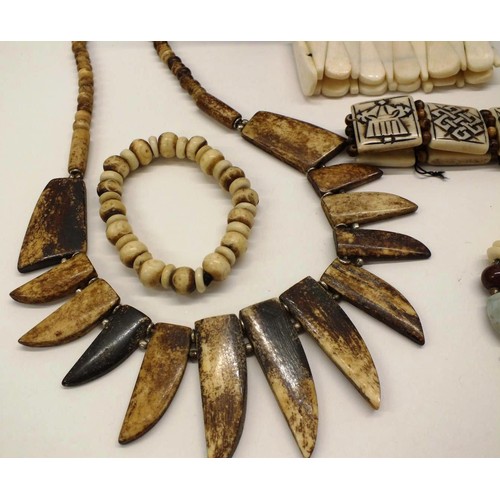 423 - COLLECTION OF VINTAGE JEWELLERY INCLUDES CARVED BONE AND HORN