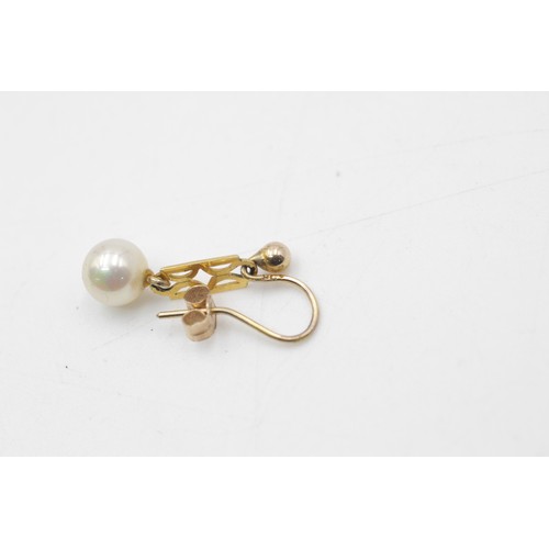 97 - 9ct gold vintage faux pearl drop earrings (1.2g)