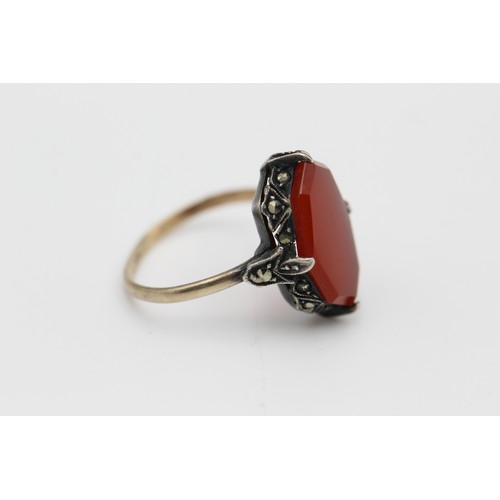 197 - 2 x 9ct gold vintage gemstone paste dress rings (5.6g) RED GEMSTONE SIZE N, BLUE GEMSTONE SIZE M