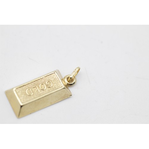 229 - 9ct gold ingot bar pendant (1.1g)