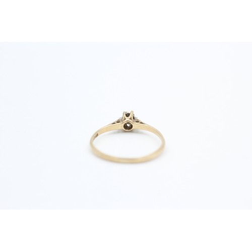 233 - 9ct gold vintage diamond solitaire ring (0.9g)  SIZE L