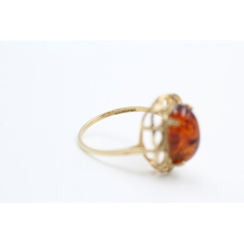 237 - 9ct gold vintage amber celtic braid setting dress ring (2.3g)  SIZE P