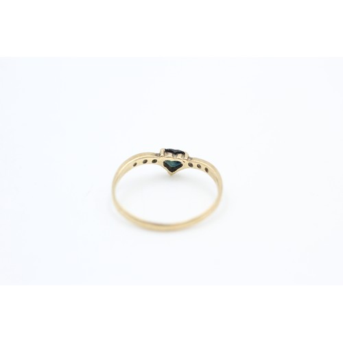 249 - 9ct gold vintage heart cut sapphire & diamond wishbone ring (1.1g)  SIZE P