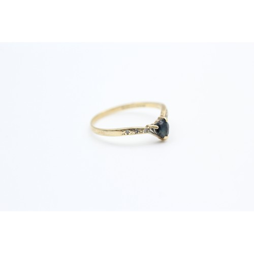 249 - 9ct gold vintage heart cut sapphire & diamond wishbone ring (1.1g)  SIZE P