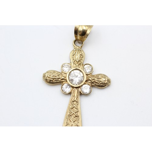 277 - 9ct gold vintage gemstone set etched cross pendant (3.9g)