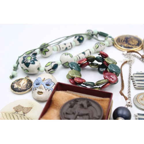 163 - 25 x Vintage CERAMIC JEWELLERY inc. Limoges, Studio, Porcelain, Necklace, Brooch