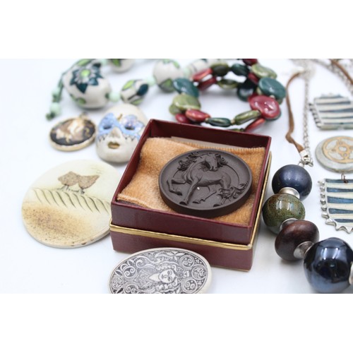 163 - 25 x Vintage CERAMIC JEWELLERY inc. Limoges, Studio, Porcelain, Necklace, Brooch