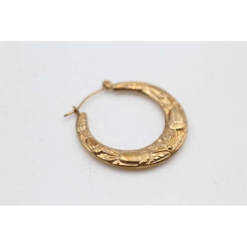 78 - 9ct gold ornate hoop earrings (1.5g)