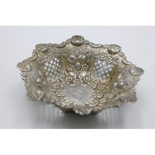 89 - Antique Hallmarked 1906 Birmingham STERLING SILVER Bon Bon Dish / Bowl (36g)