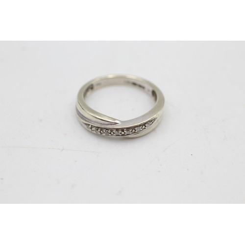 99 - 9ct white gold diamond crossover ring (2.5g) SIZE K