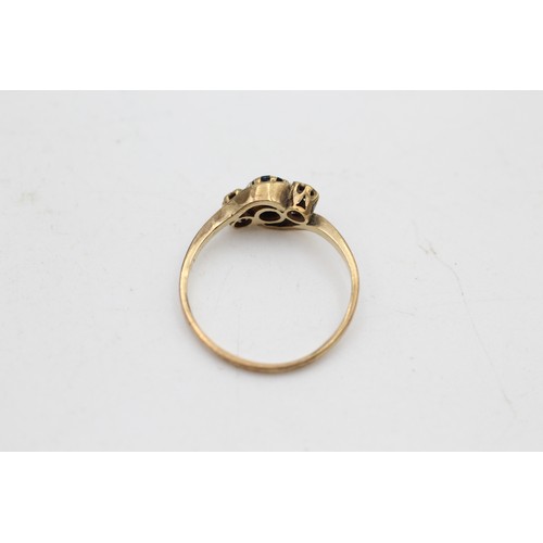 105 - 9ct gold diamond & sapphire three stone ring (1.6g)  SIZE O